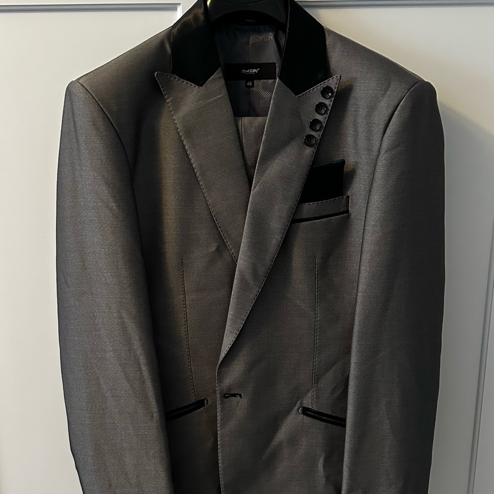 🧥 Elegant Men’s Suit – Jacket & Pants (Size 46) – DASPI